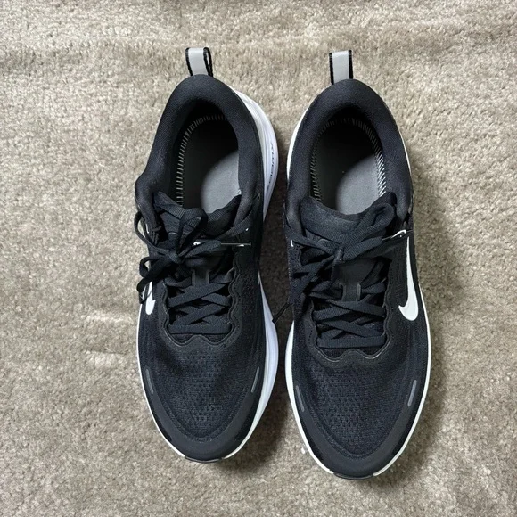 Nike Women's Black and White Athletic Shoes. Vomero Plus - Picture 9 of 12